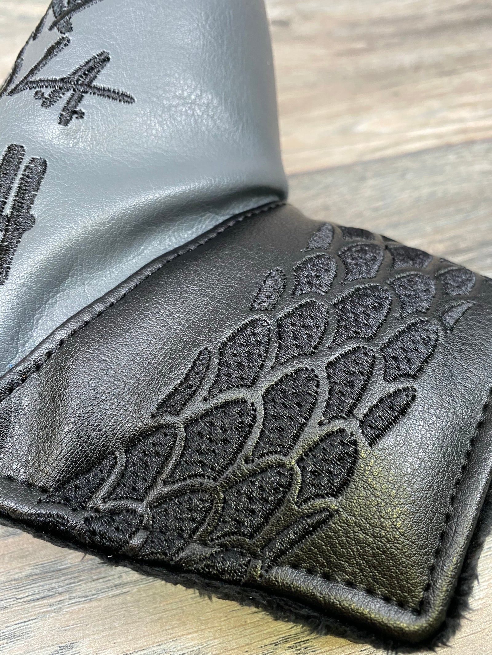 Kobe Mid Mallet Putter Cover